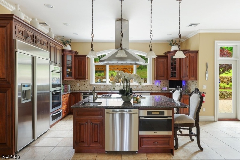 Large Eat in Kitchen