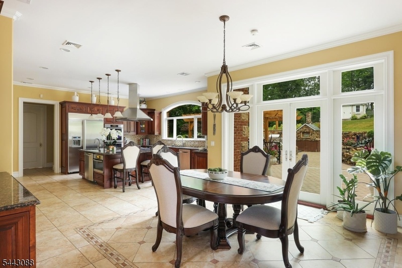 Large Breakfast Area