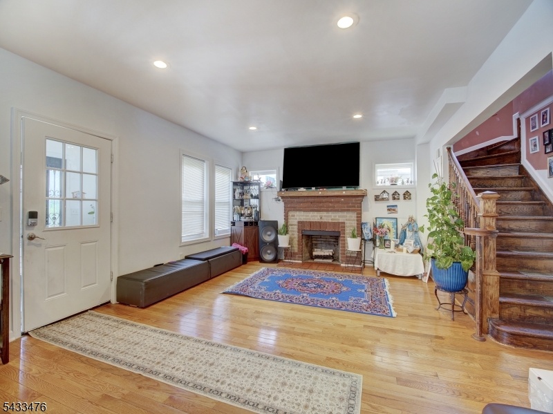 LIVINGROOM