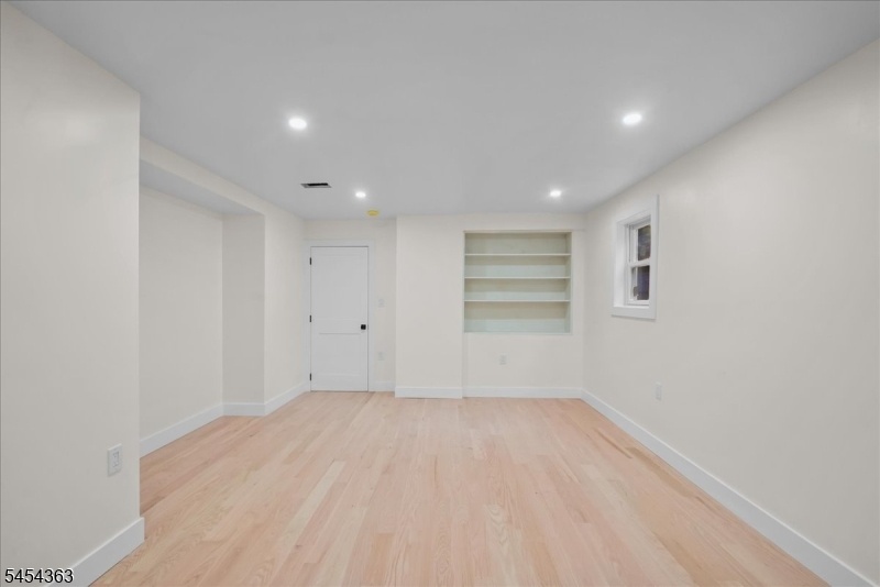Ground level bonus room