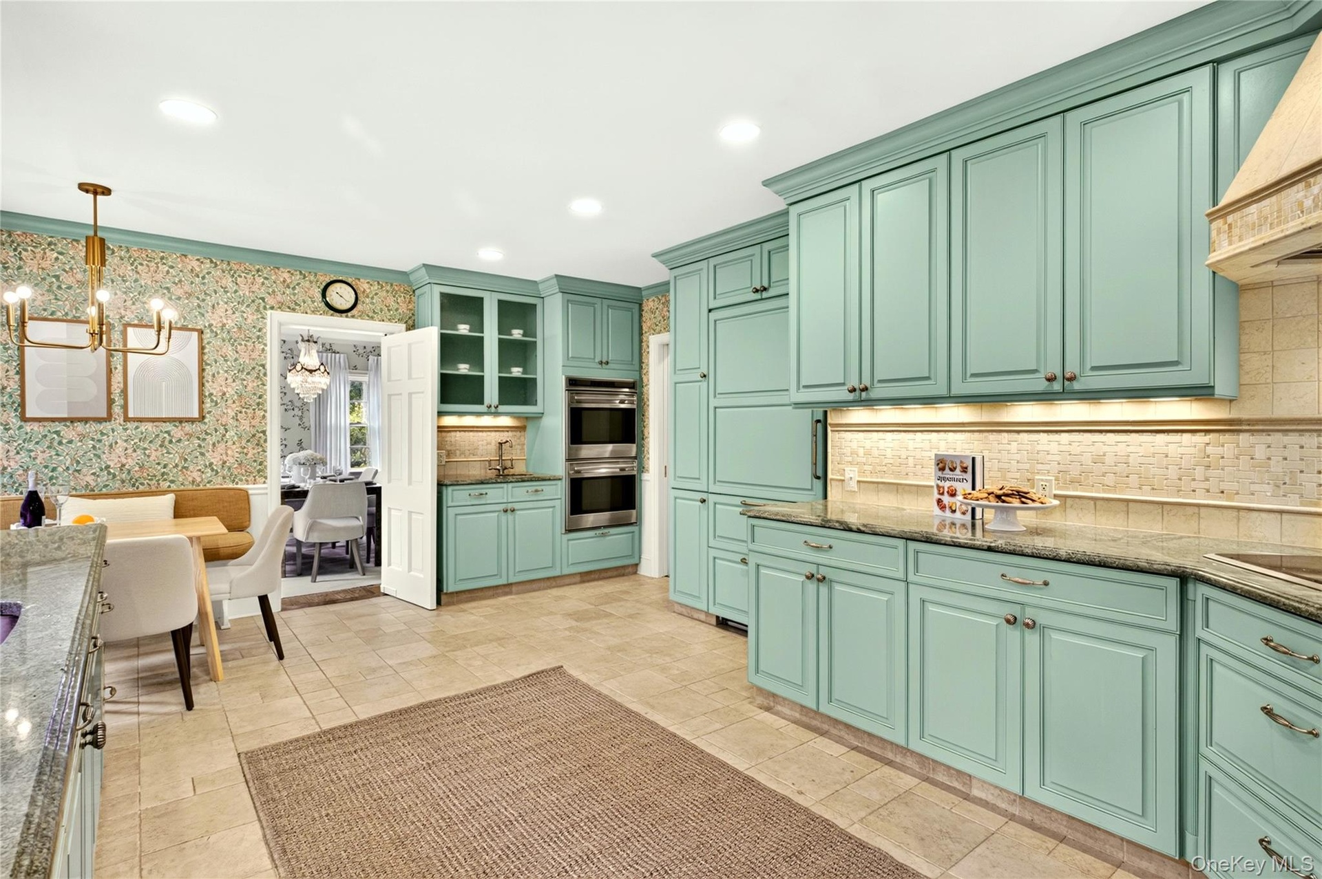 Eat in kitchen