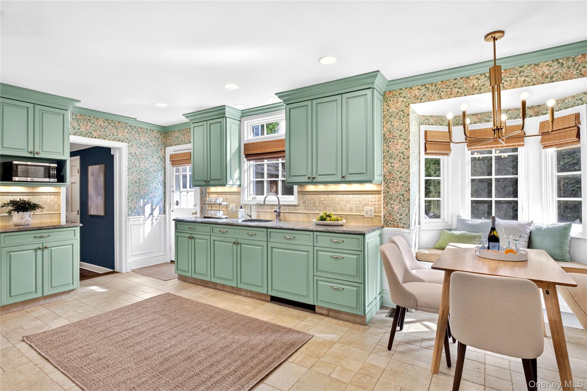 Eat in kitchen
