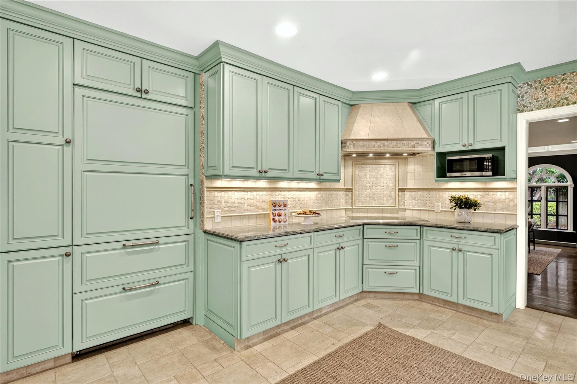 Eat in kitchen
