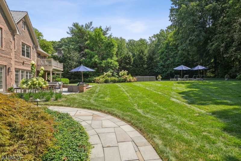 Spectacular, Level Property