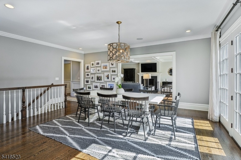 Gourmet Eat-in Kitchen