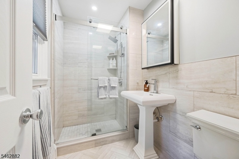Master Bedroom Full Bathroom