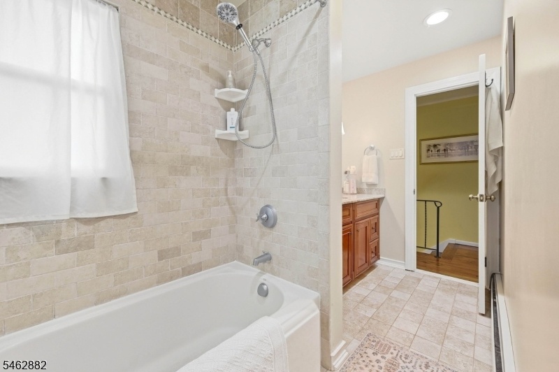 Full Bathroom 2