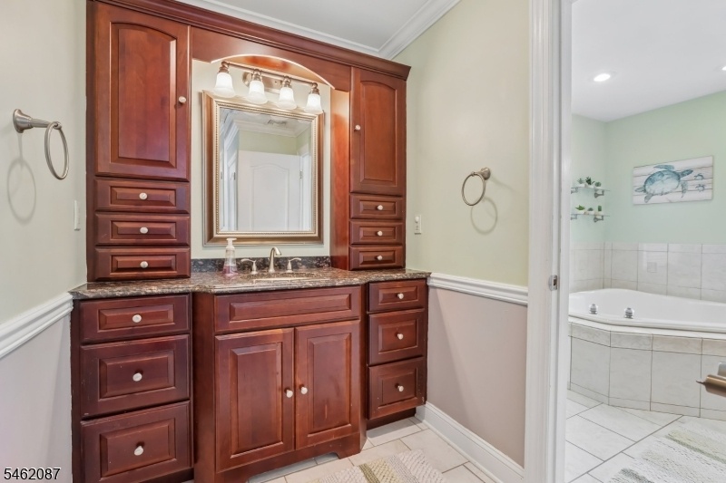 Features Separate Sink Area