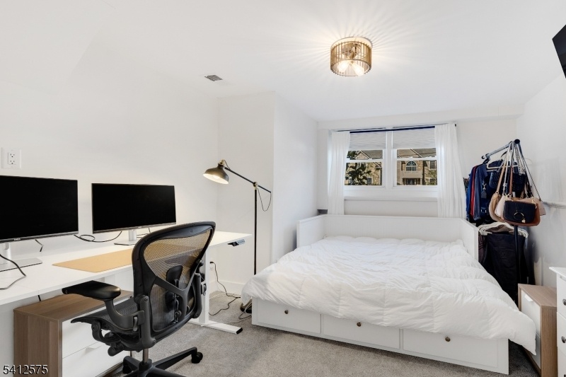 Day bedroom/ office