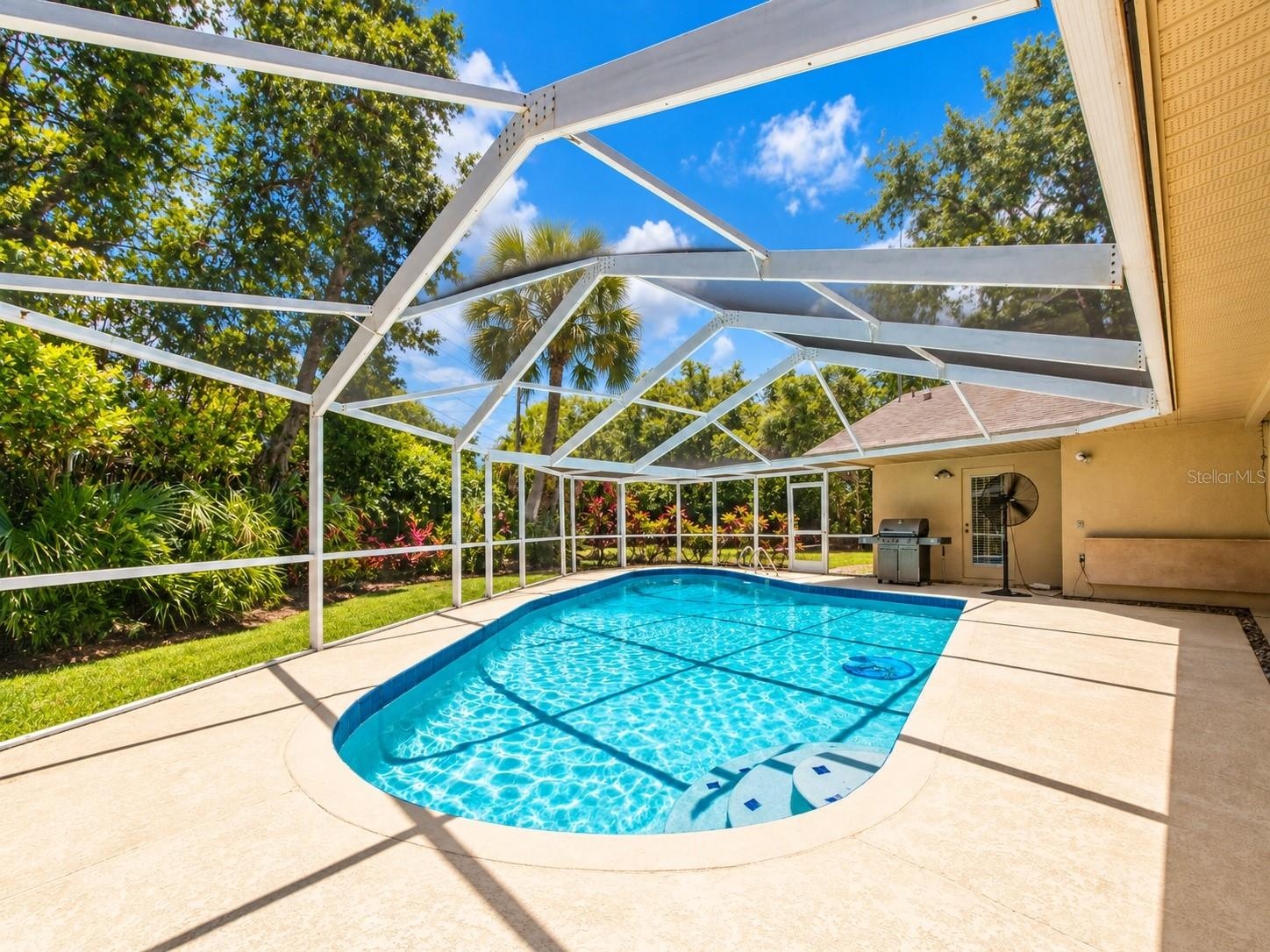 SCREENED POOL
