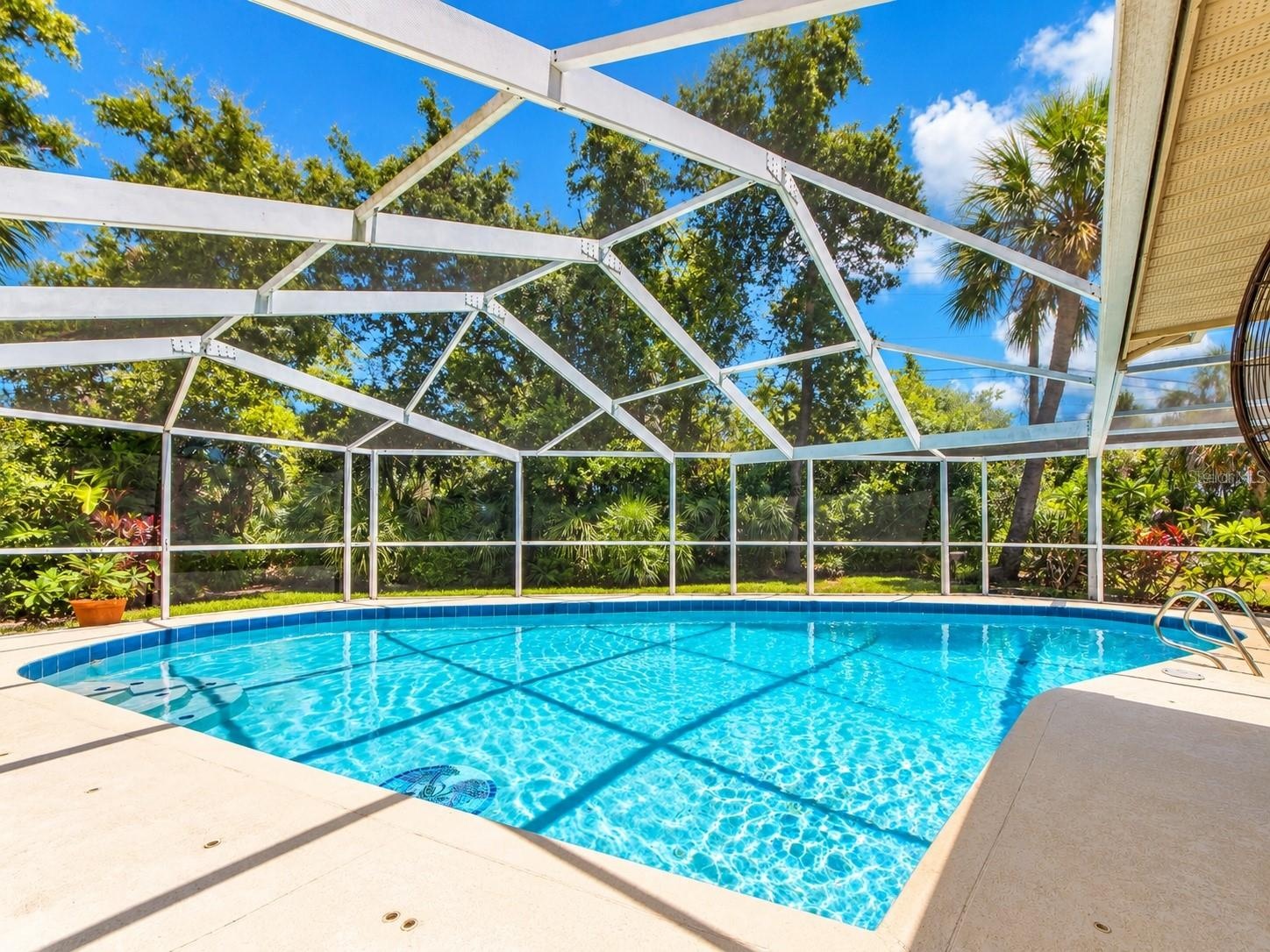 SCREENED POOL