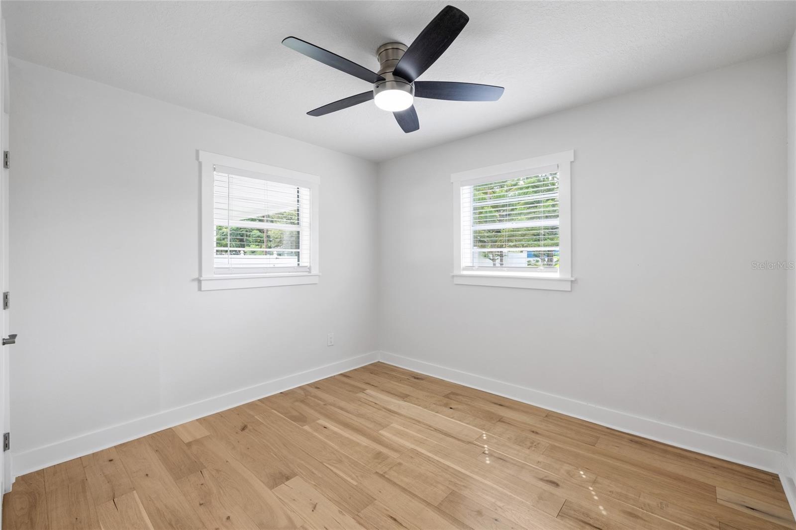 2nd bedroom/offcie