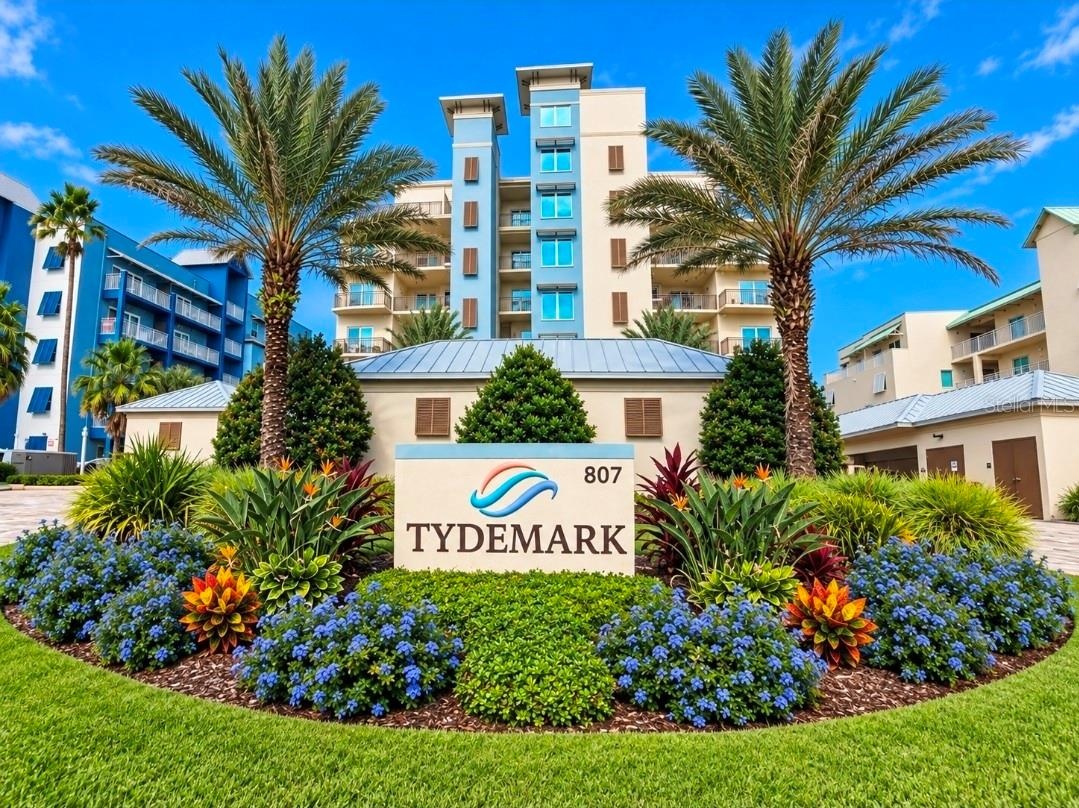 NEW SMYRNA BEACH - LUXURY CONDO- RENTAL MONTHS:  DECEMBER 1 TO  MAY 1  MONTHLY RENTAL  PREFER LONGER THAN A MONTH - NEAR FLAGLER AVE, DIRECT 0CEAN FRO