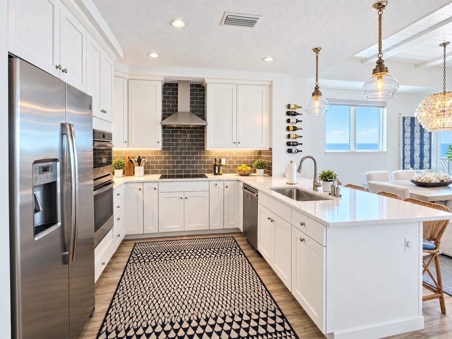 FULL KITCHEN