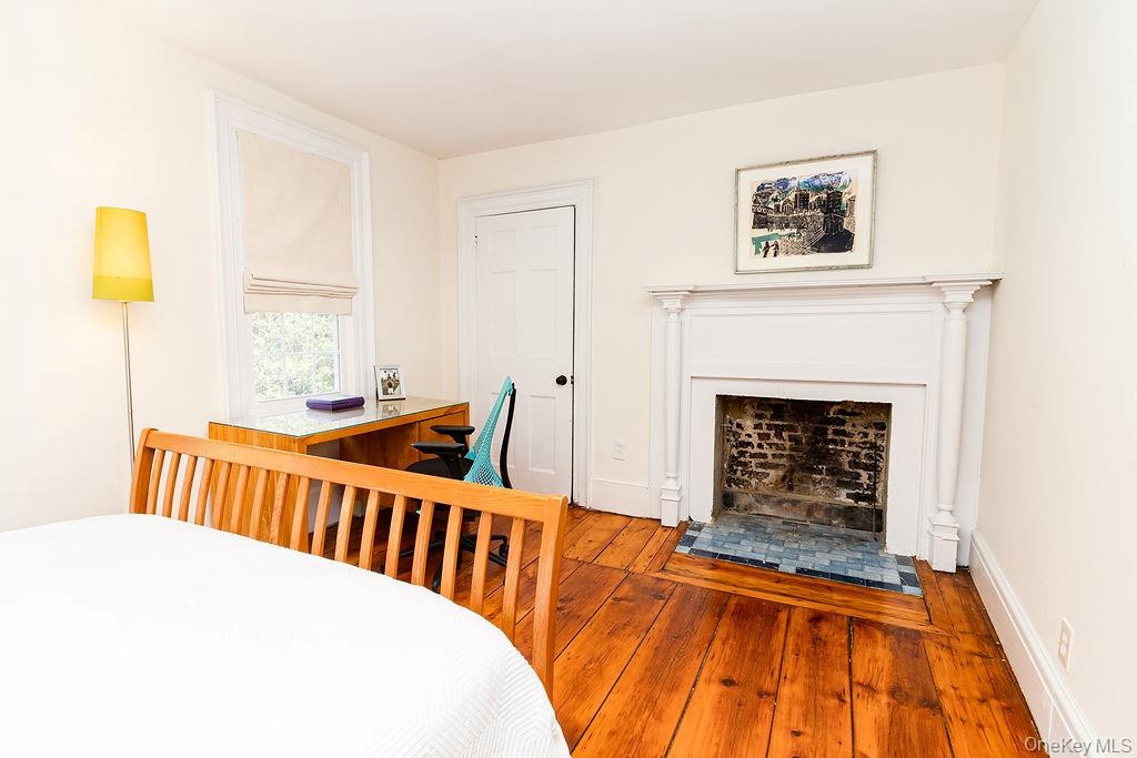 Sweet Bedroom w/ Fireplace