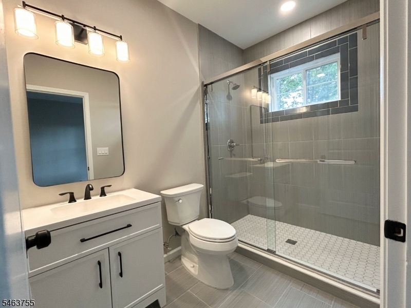 Attached Bath - 1st Flr BR