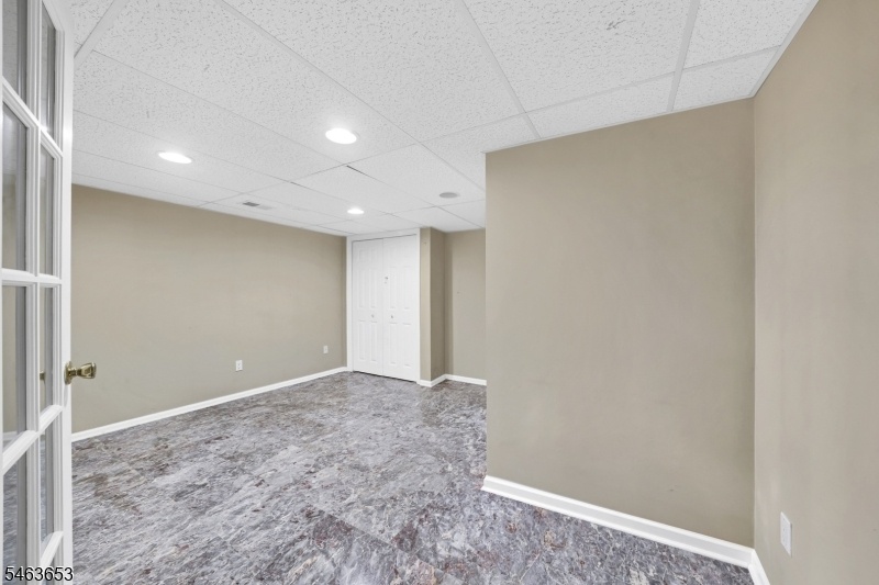 Room/storage or office
