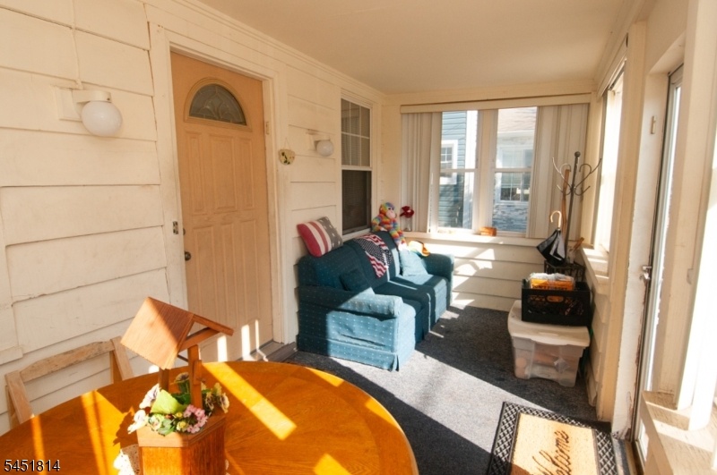 Enclosed porch/3 season room