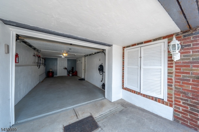 One car garage