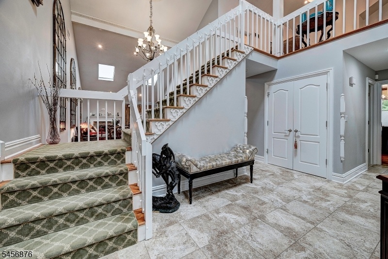 Foyer & 2nd floor stairs