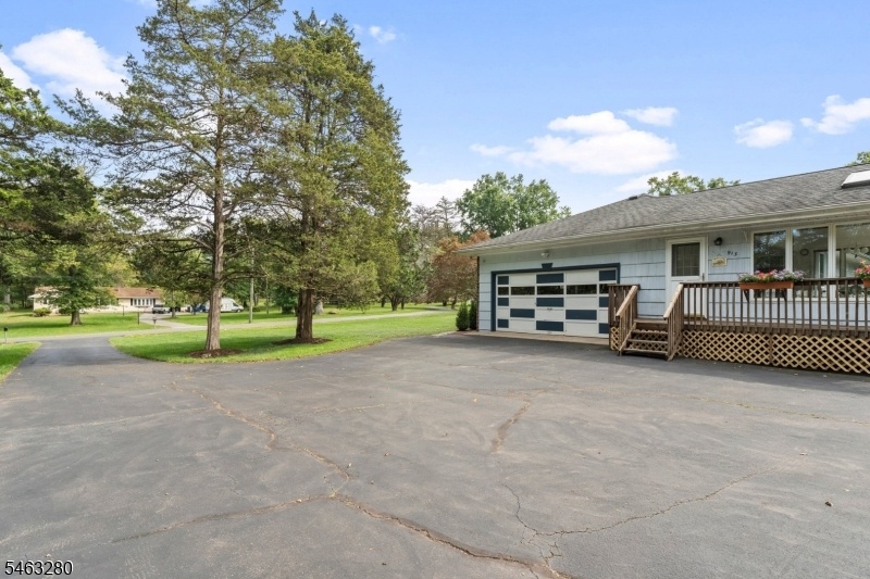 2 car garage/oversized drive