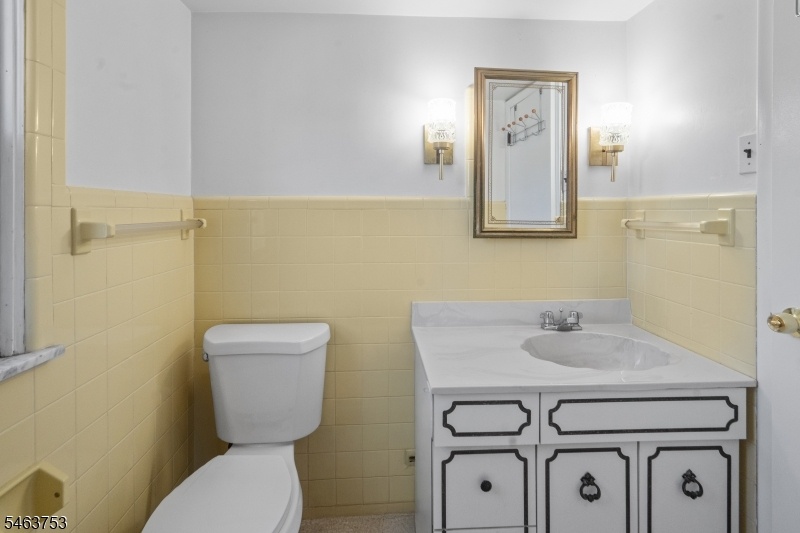 Bath (2nd Floor)
