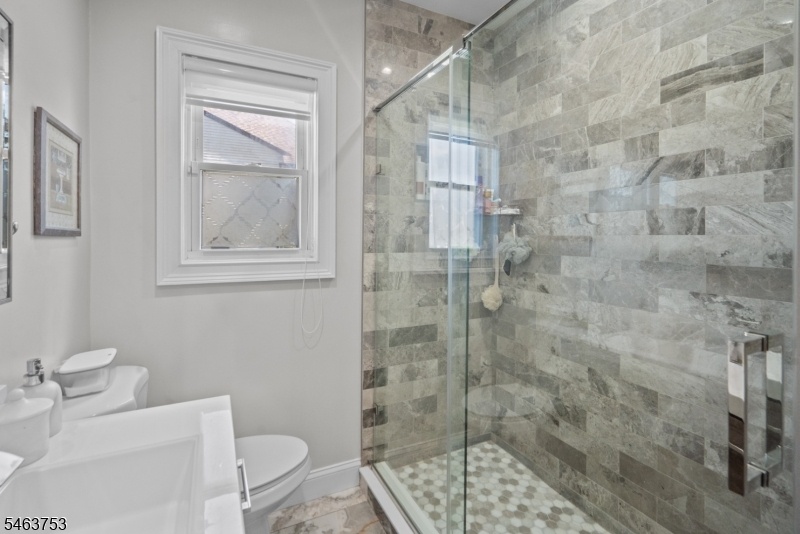 Bath (1st Floor)