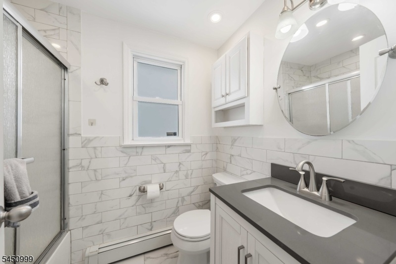 Full bath 1st floor