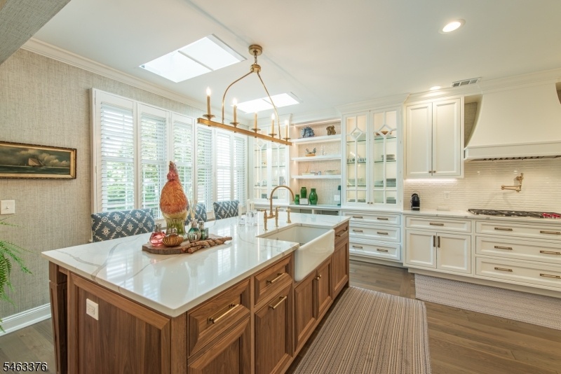 Eat-In Kitchen