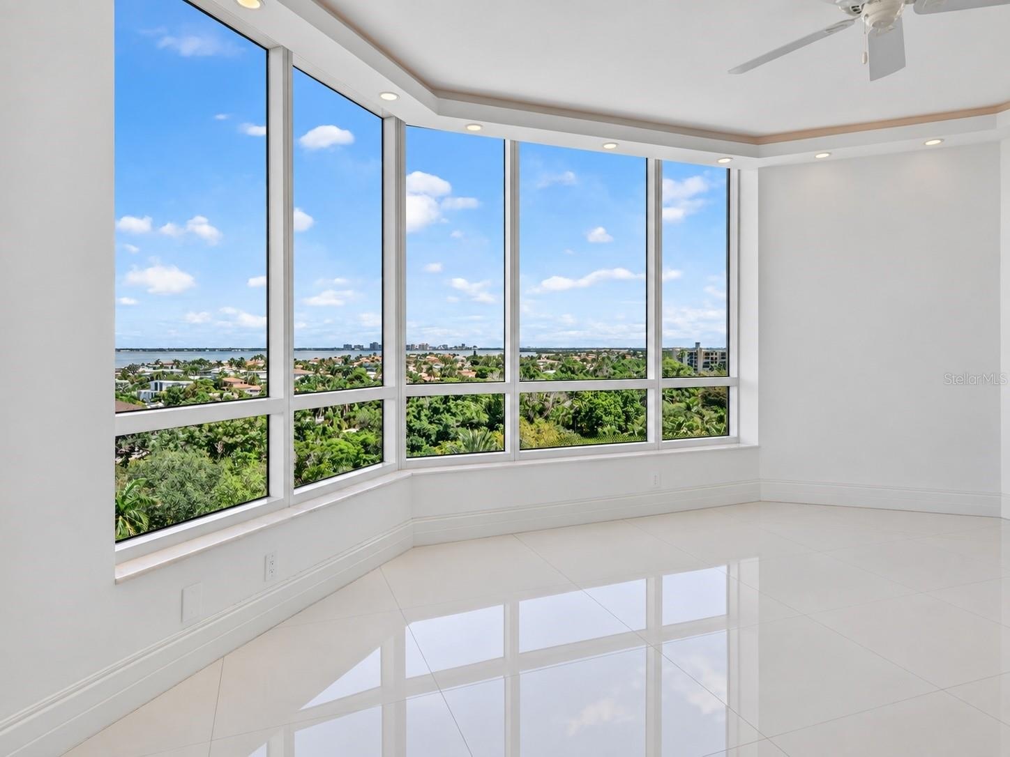 Virtually Vacant - eastern views, living room