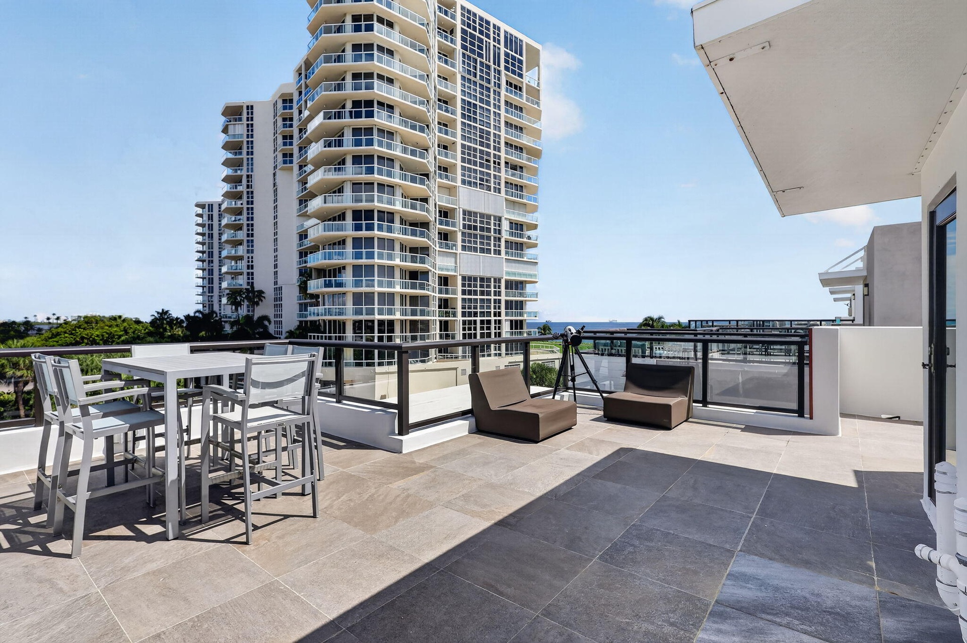 Rooftop Deck-4th Floor