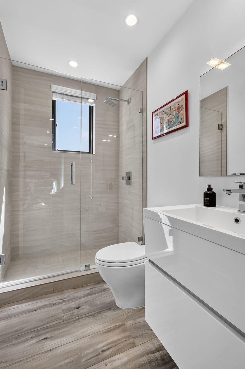 Full Bath 1st Floor