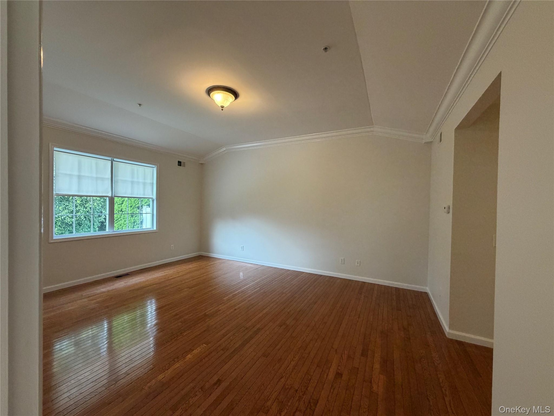 Primary bdrm, with tray ceilings, freshly re-finished in linen white, w/gloss trim, so pretty