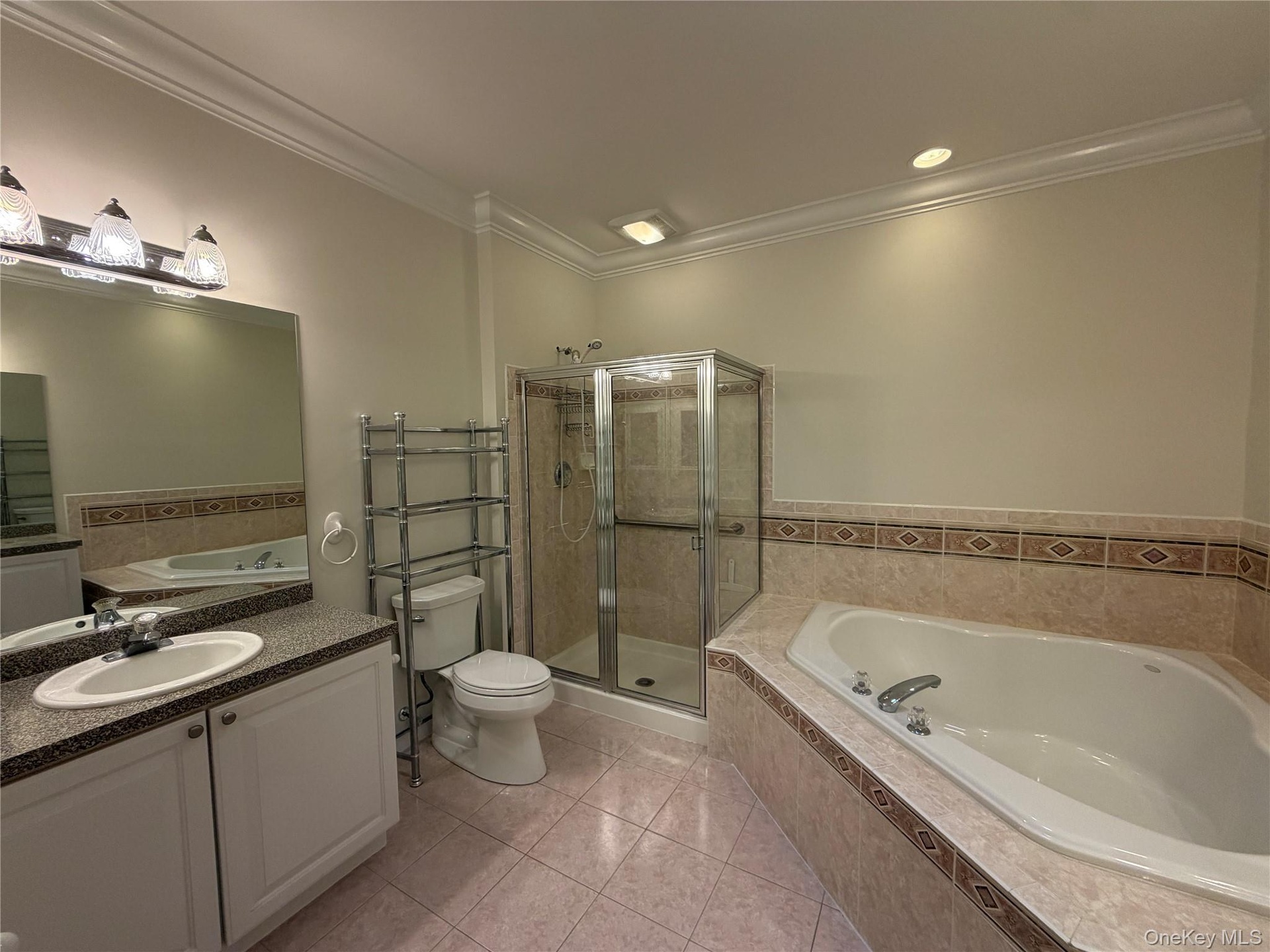 Newly re-finished, dual sinks, en suite,