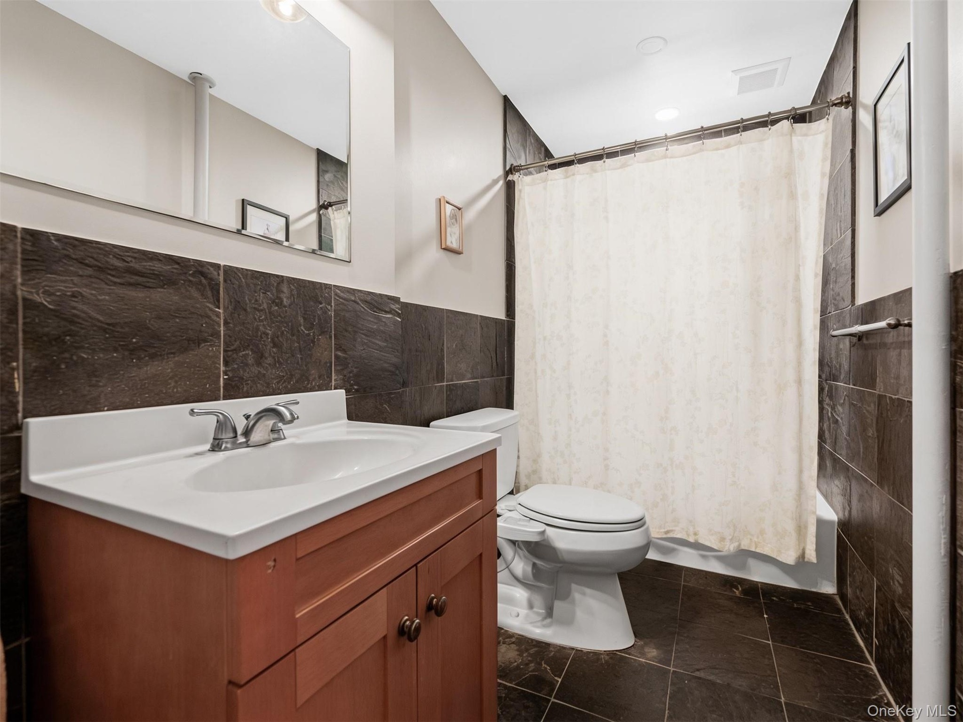 1st Floor Full Bathroom
