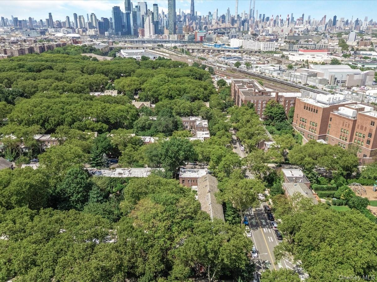 Proximity to Manhattan