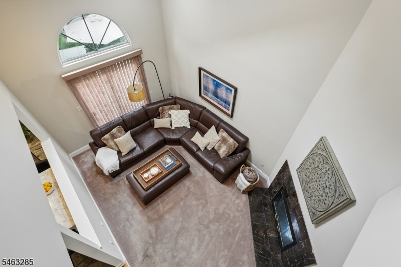 Family Rm - Vaulted Ceiling