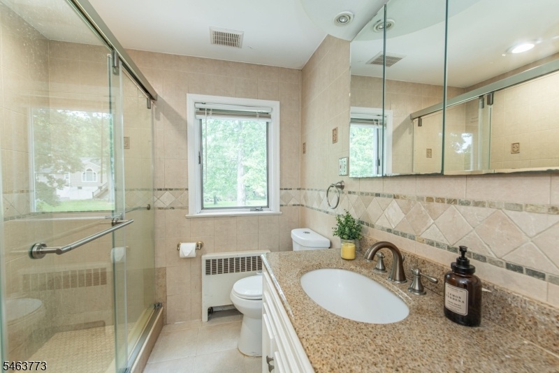 Main hallway Bathroom