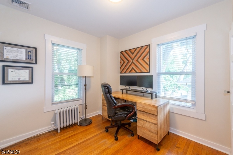 Bedroom/office