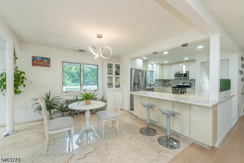 Kitchen Eating Area
