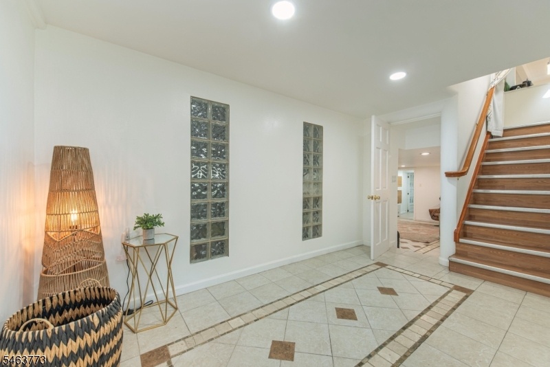 Foyer off garage/laundry room