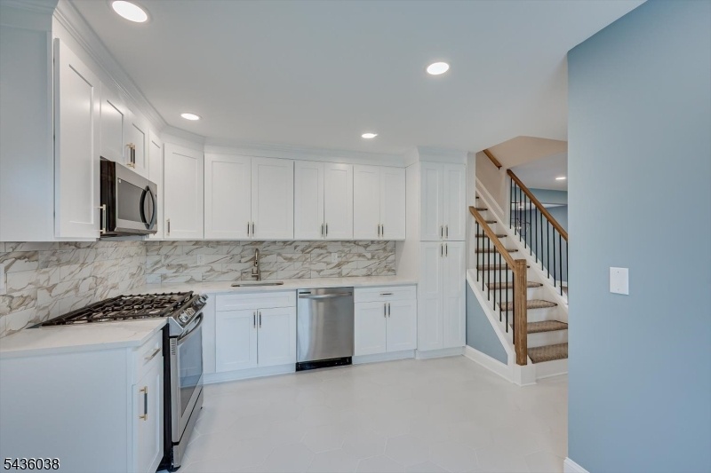 Eat-in-Kitchen