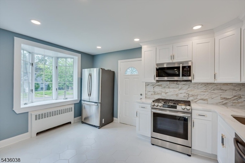 Eat-in-Kitchen