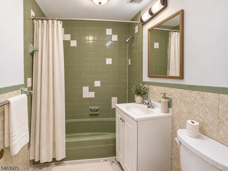 1st Fl Bathroom STAGED