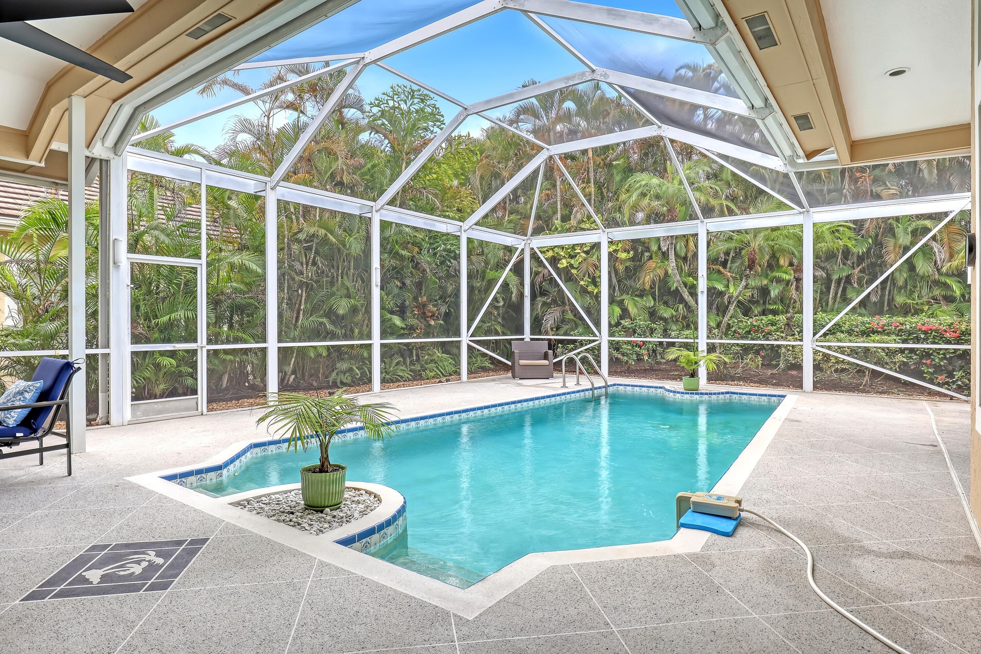 Lanai was Re-Screened recently.