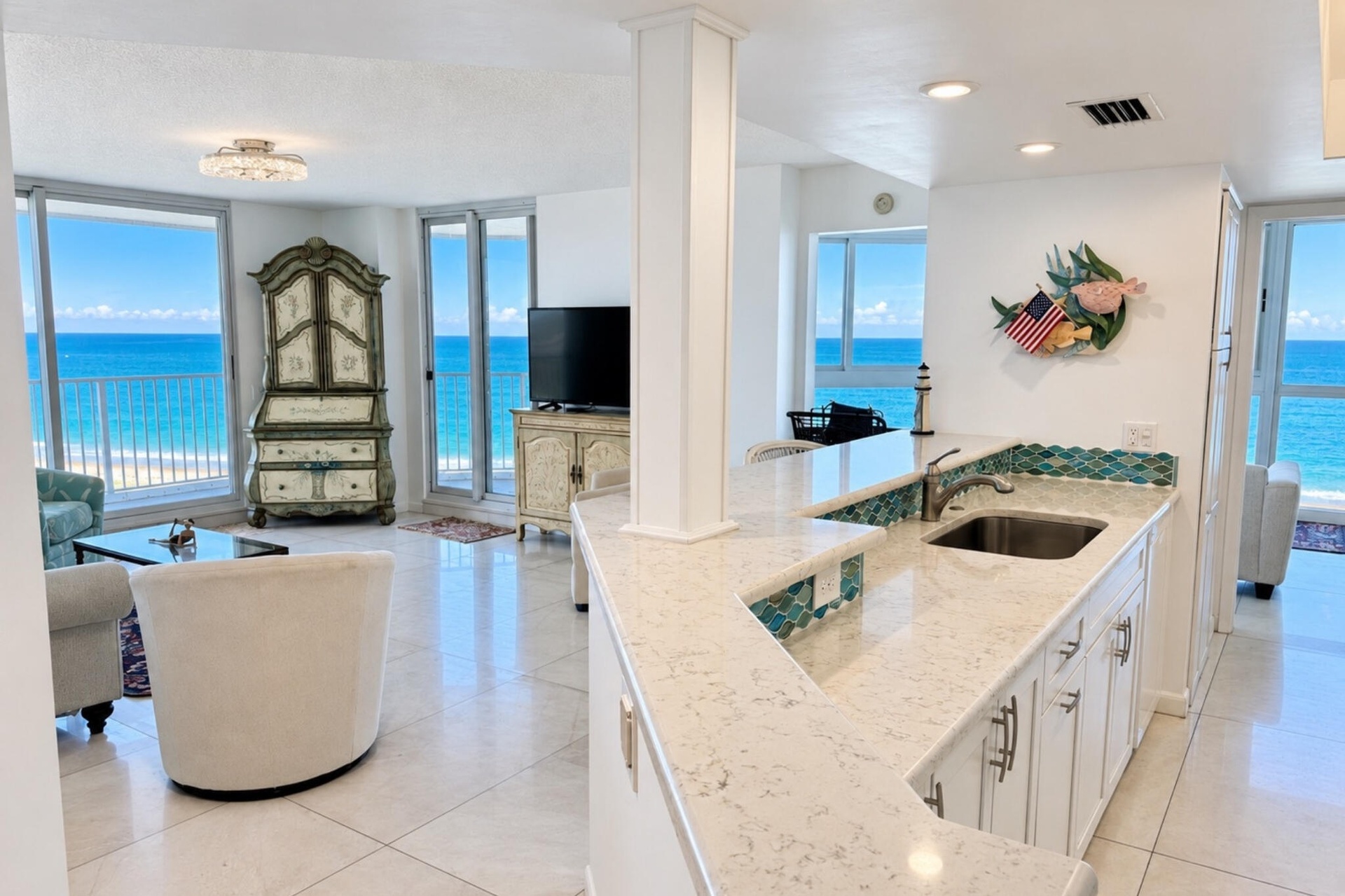 Kitchen / Living room Oceanfront views
