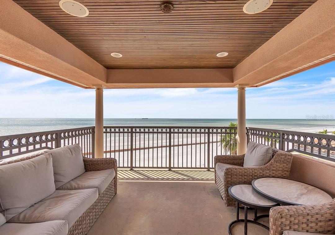 “Your front-row seat to the Gulf—luxury, comfort, and endless views.”