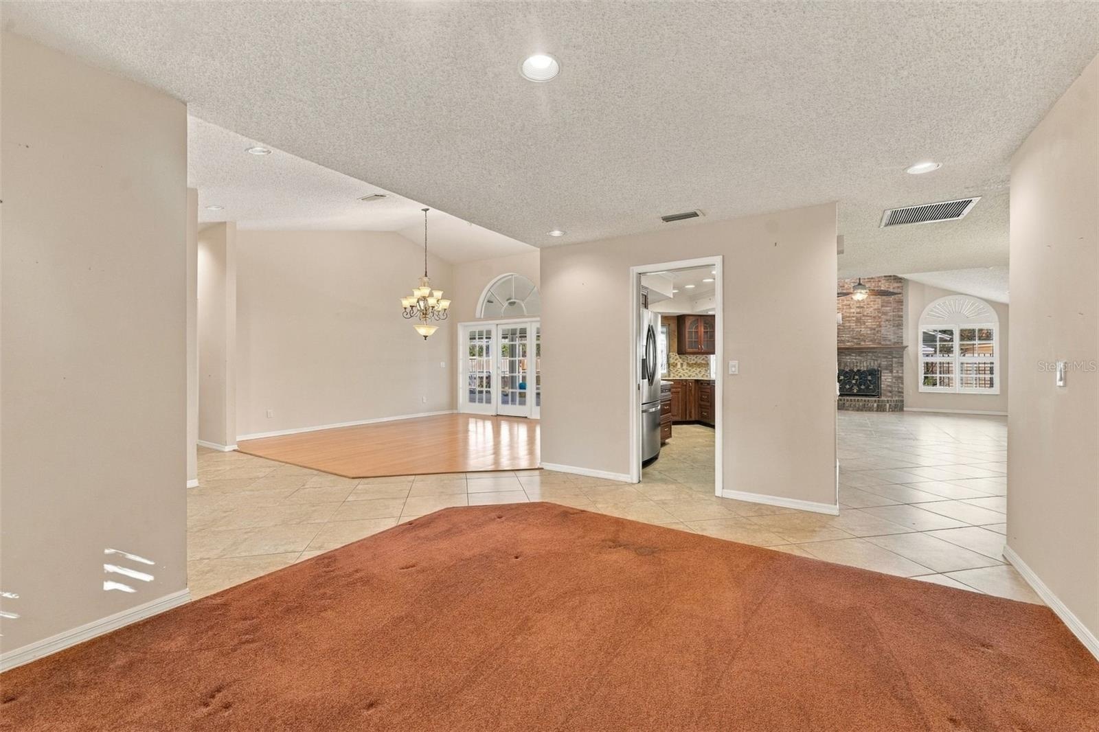 dinning room or potential extra room
