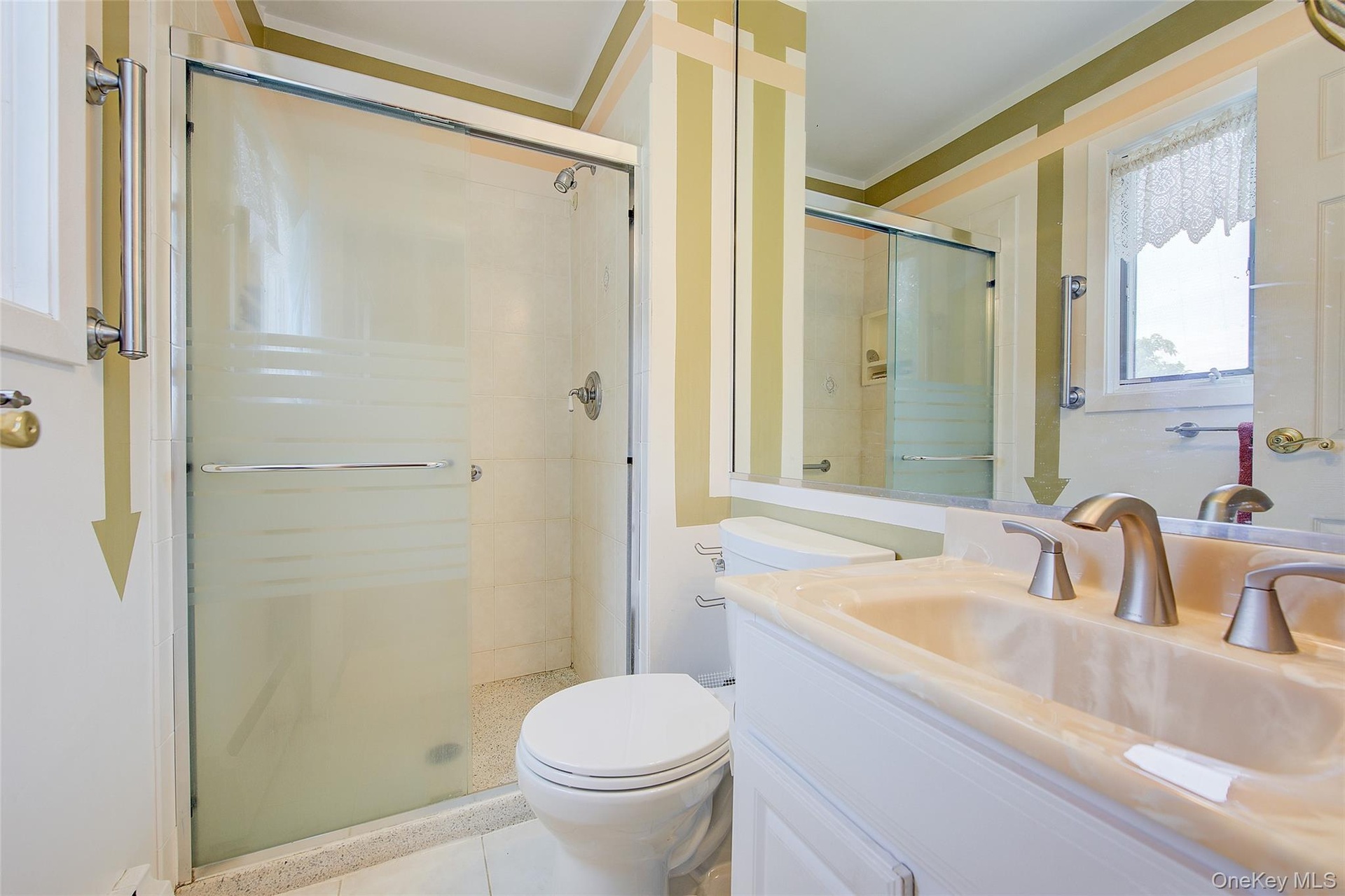 Full bathroom this is 1 of 2 on the 2nd floor .