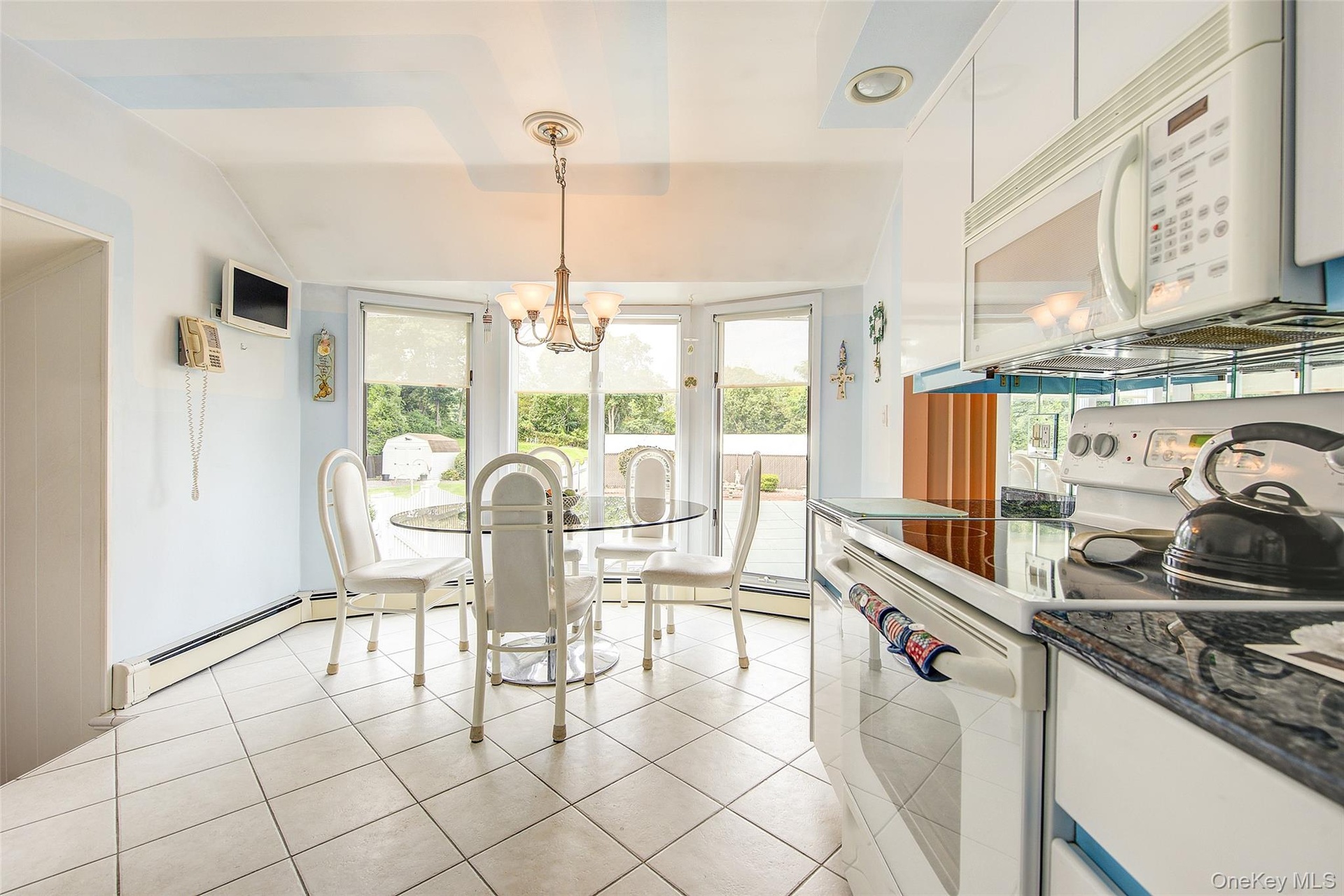 Eat-in kitchen